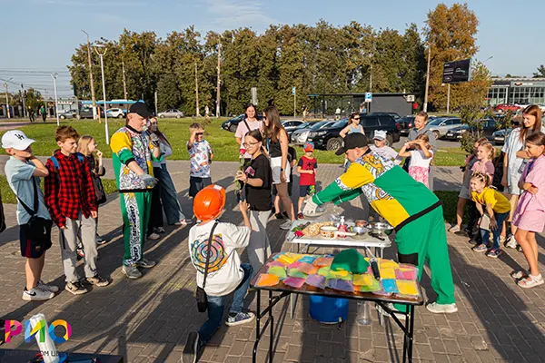 Фестиваль красок Холи около Рио Тверь